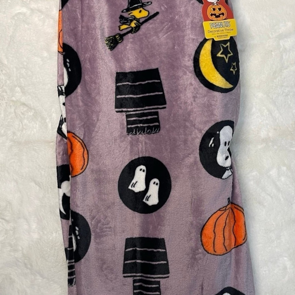*NEW* Berkshire Peanuts Decorative Throw Blanket - Purple and Black